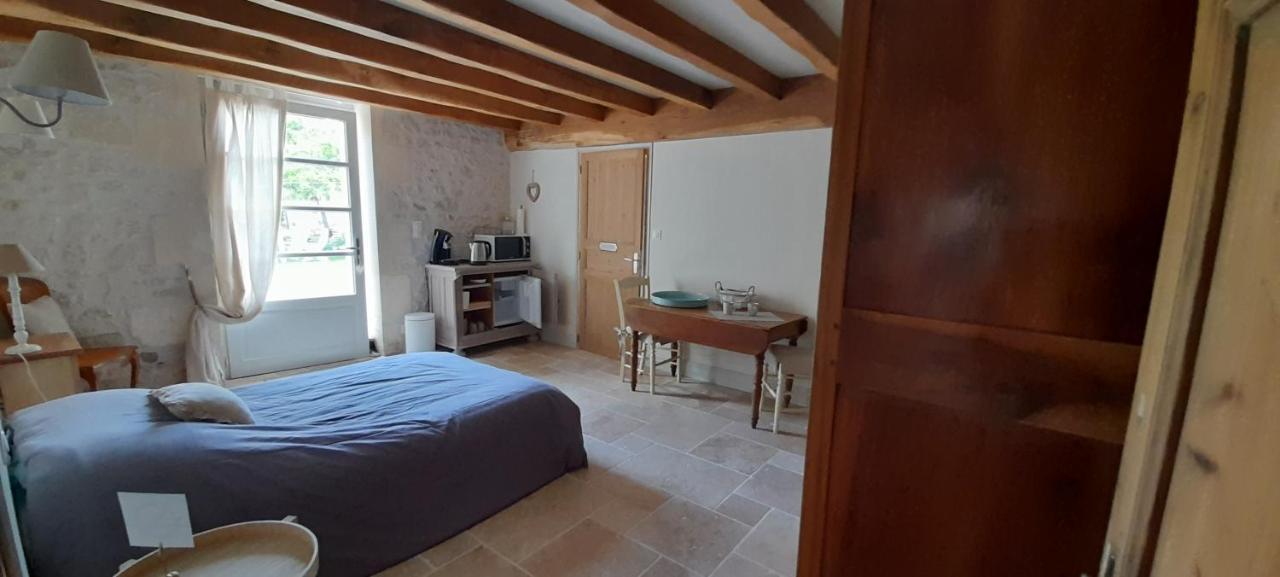 Suite De Charme Dans Une Maison Charentaise Cozes エクステリア 写真